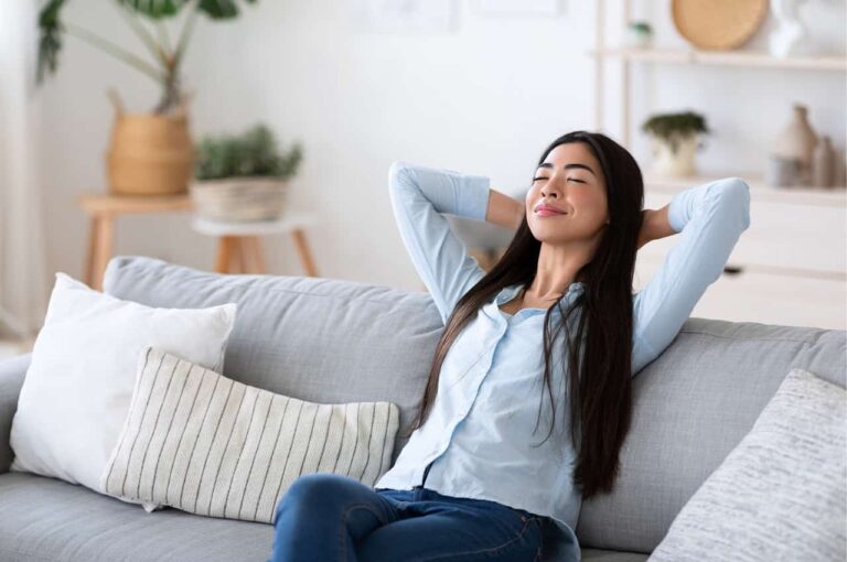 A women rlaxes on her couch